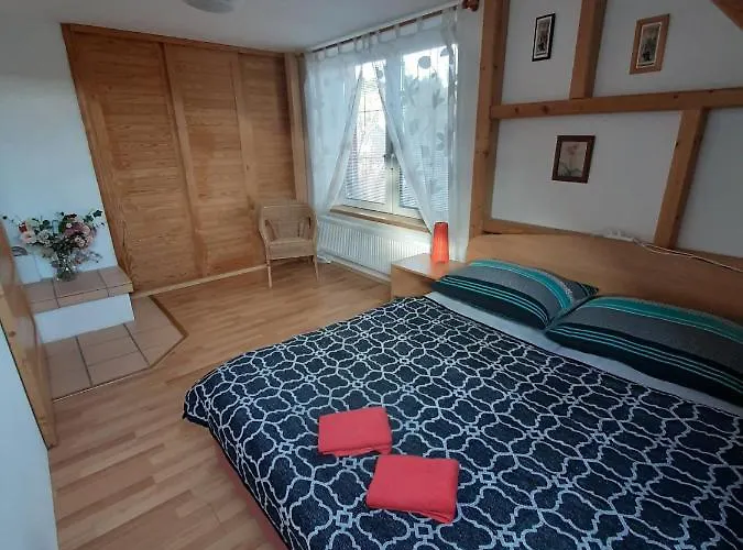 Pod Hradem Holstejn
